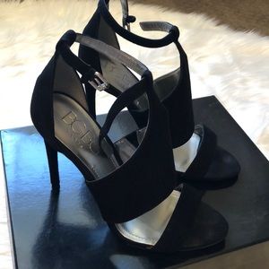 BCBG “DORRYX” BLACK HEELS SZ 7.5